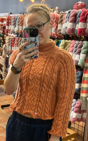 Croissant sweater en production 
