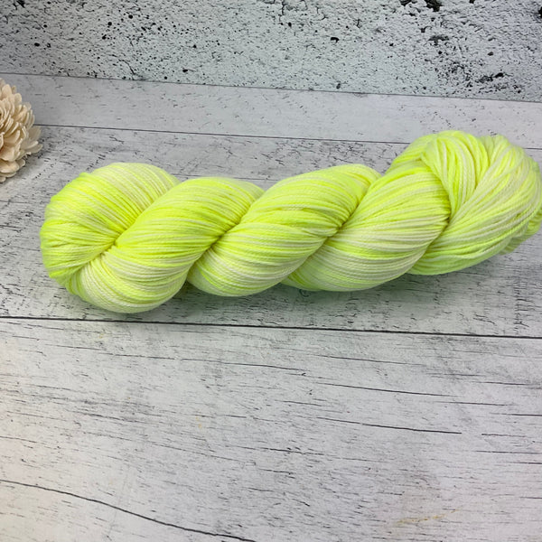 Bébé Jaune Fluo (Worsted)