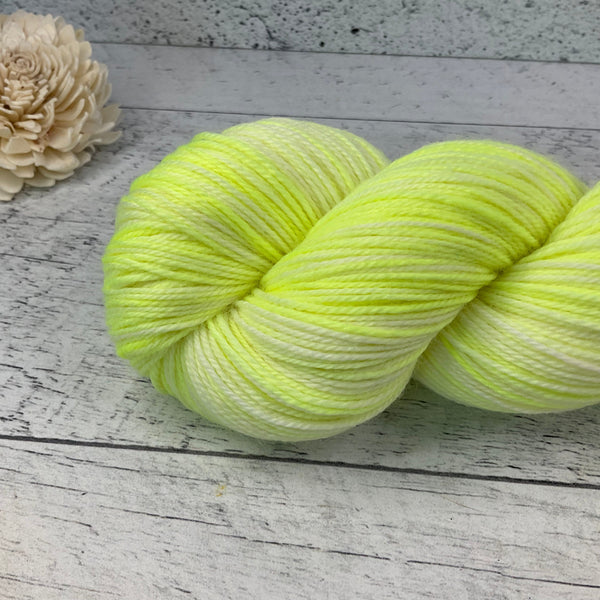 Bébé Jaune Fluo (Worsted)