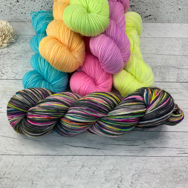 Black & Fluo (Worsted)